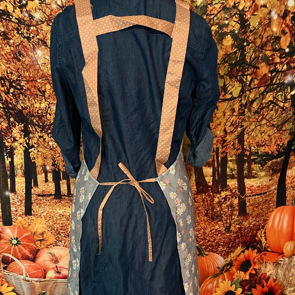Aprons - Picture 8 of 8